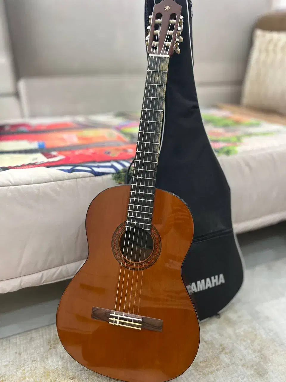 گیتار|گیتار، بیس، امپلیفایر|مهاجران, |دیوار