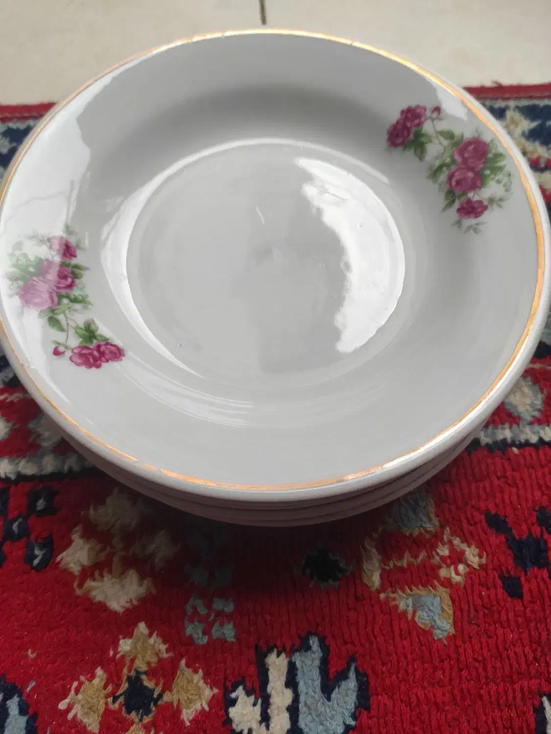 بشقاب گل قرمز|ظروف سرو و پذیرایی|رشت, ساغری سازان|دیوار