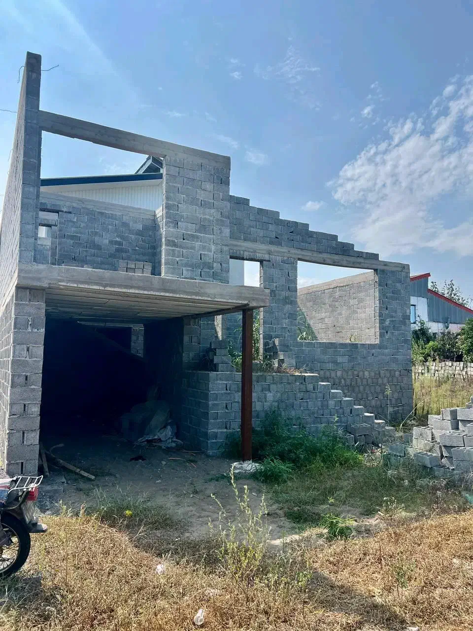 بنا ۱۰۰ متری نیمه کاره نیم پیلوت|فروش خانه و ویلا|چاف و چمخاله, |دیوار