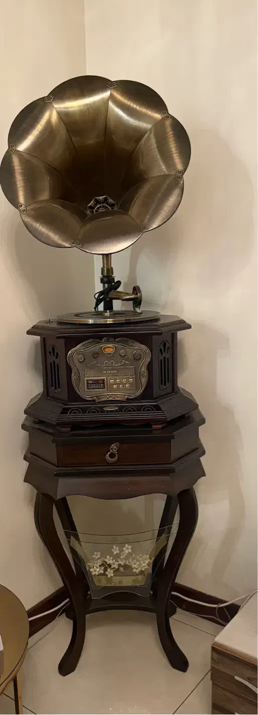 گرامافون|کلکسیون اشیاء عتیقه|تهران, حکمت|دیوار