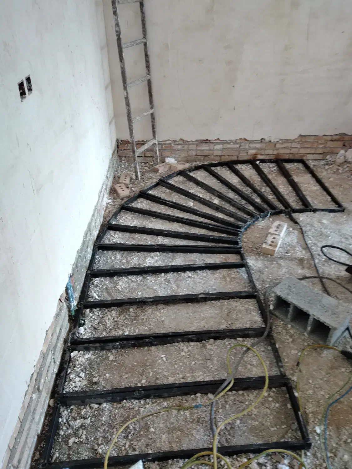 اجرای ونصب پله دوبلکس|خدمات پیشه و مهارت|مشگین شهر, |دیوار