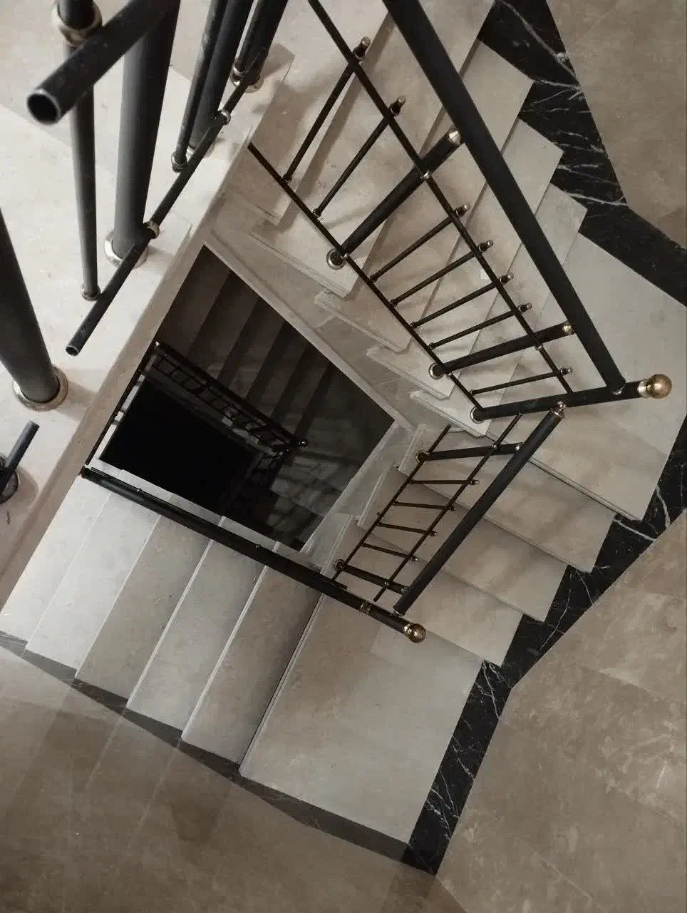 نرده استاتیک بایراق استیل جدیدمقاوم|خدمات پیشه و مهارت|قم, انسجام|دیوار