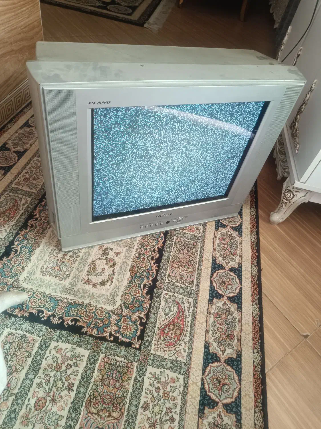 تلویزیون سامسونگ ۲۱ اینچ|تلویزیون و پروژکتور|قشم, |دیوار