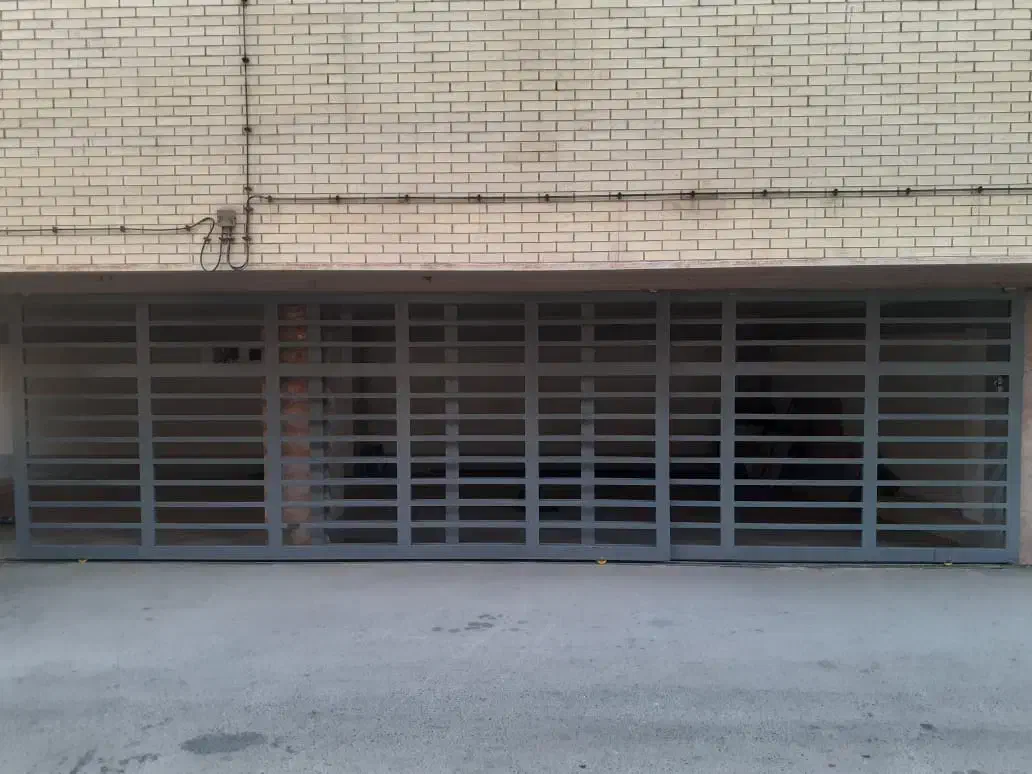 درب و پنجره و سازه های فلزی|خدمات پیشه و مهارت|خمینی‌شهر, |دیوار