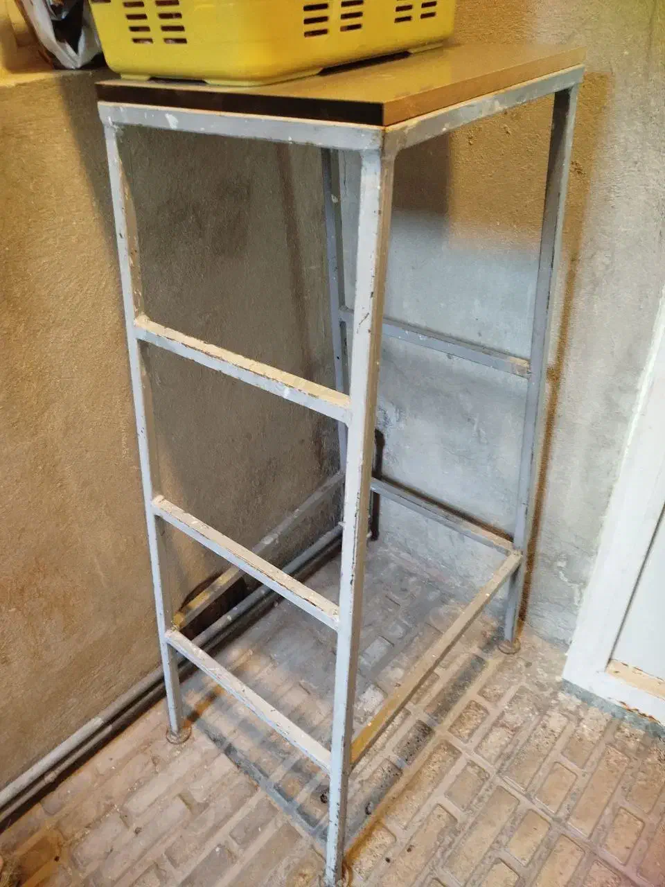 چهار پایه فلزی و منقل ایستاده|صندلی و نیمکت|کرمانشاه, |دیوار