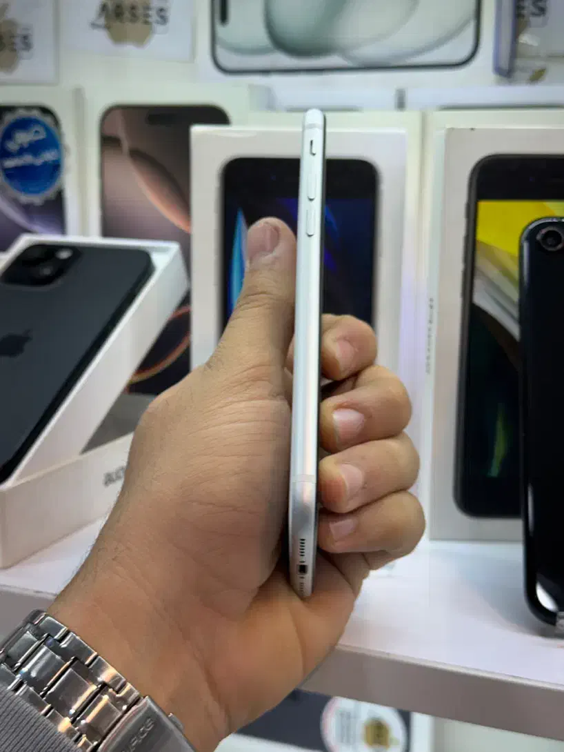 Iphone se 2020 128Gb در حد اکبند|موبایل|کرج, گوهردشت|دیوار