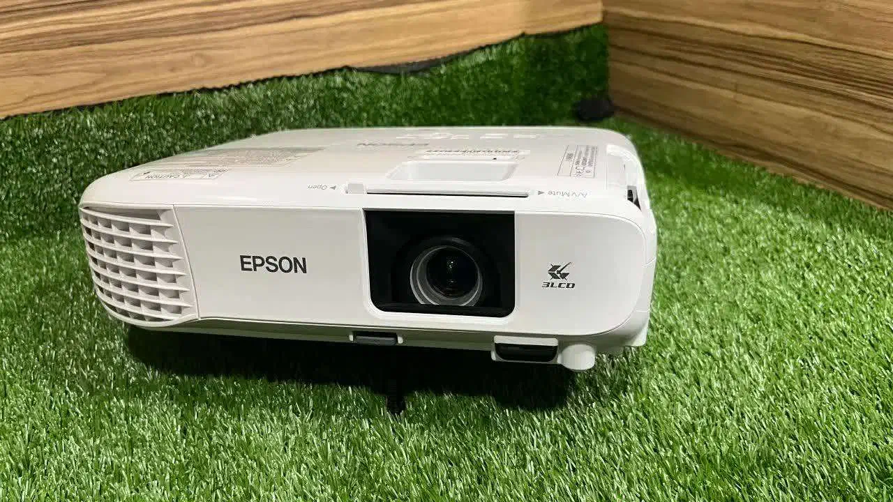 دیتا پروژکتور Epson X117W|تلویزیون و پروژکتور|قم, حاج زینل|دیوار