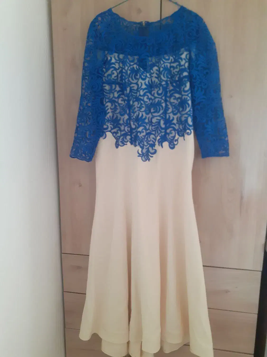 تعدادی لباس مجلسی سالم ،|لباس|فومن, |دیوار