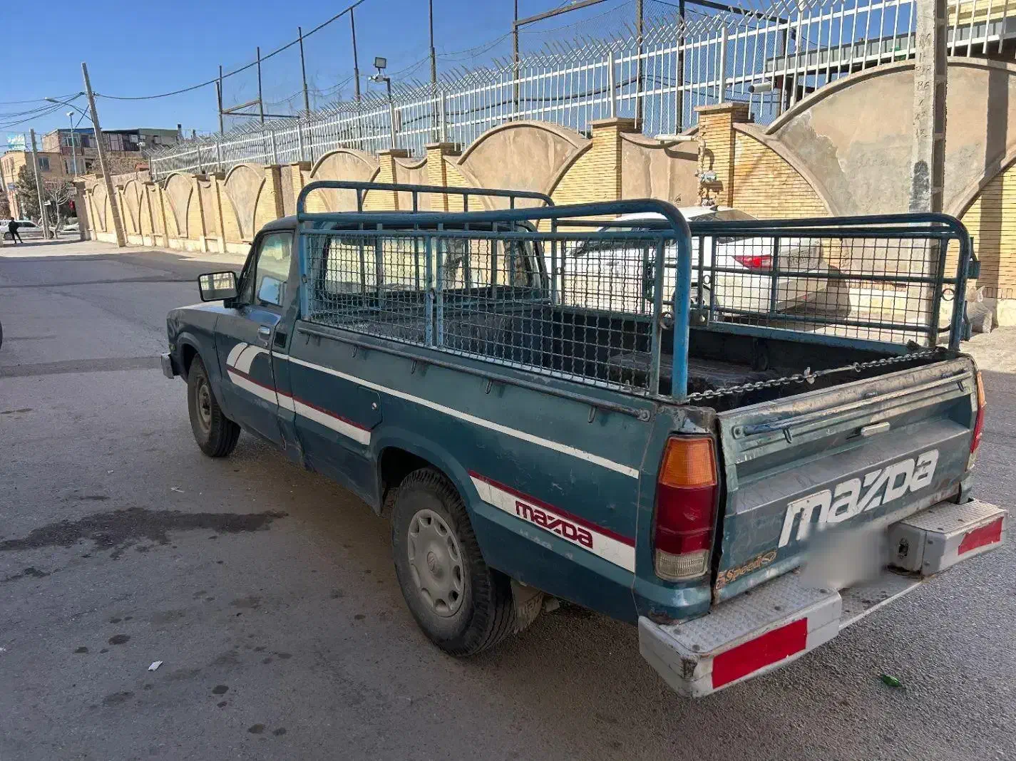 وانت مزدا ۱۶۰۰ مدل ۱۳۷۰|خودرو سواری و وانت|کرمان, |دیوار