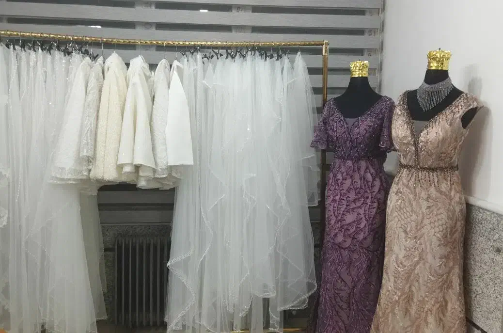 لباس عروس|لباس|نیشابور, فرح بخش|دیوار