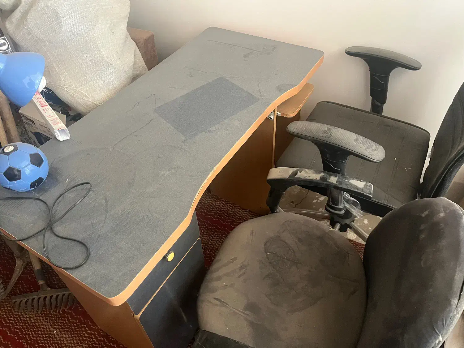 دو عدد صندلی و یک میز کامپیوتر به فروش میرسد|میز تحریر و کامپیوتر|میبد, |دیوار