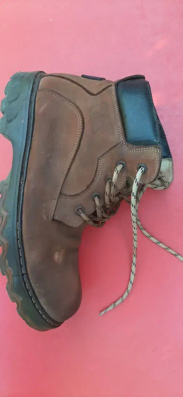 کفش کاترپیلار اصل شماره۴۴|کیف، کفش، کمربند|اندیمشک, |دیوار