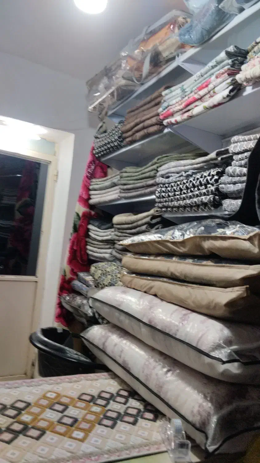 کالای خواب و پوشاک|رختخواب، بالش، پتو|قروه, |دیوار