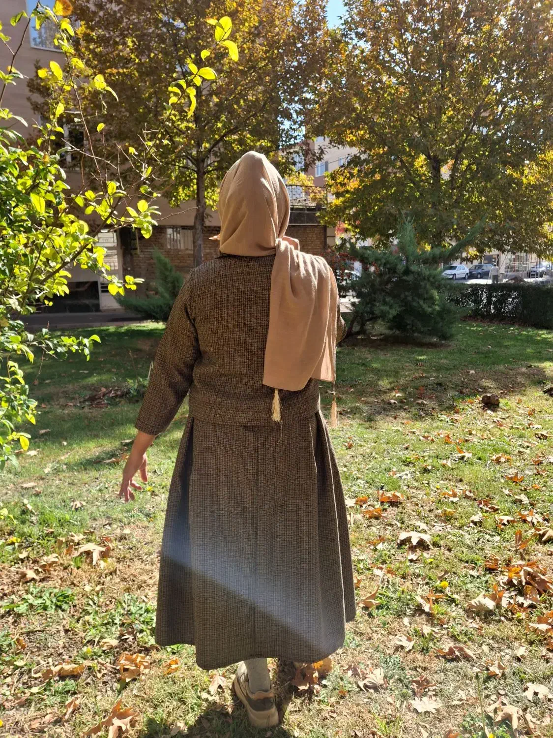 کت و دامن|لباس|زنجان, |دیوار