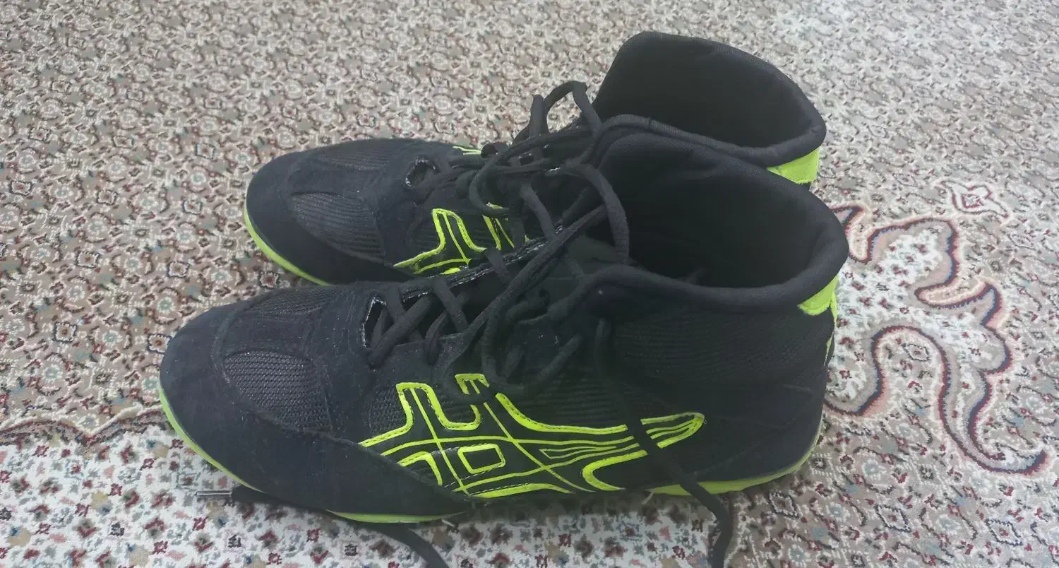 دوبنده و کفش کشتی|تجهیزات ورزشی|شاهینشهر, خانه کارگر|دیوار