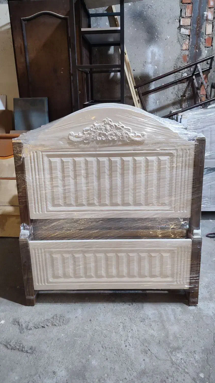 تولیدی تخت تکنفره چوبی و فلزی|تخت و سرویس خواب|تبریز, |دیوار