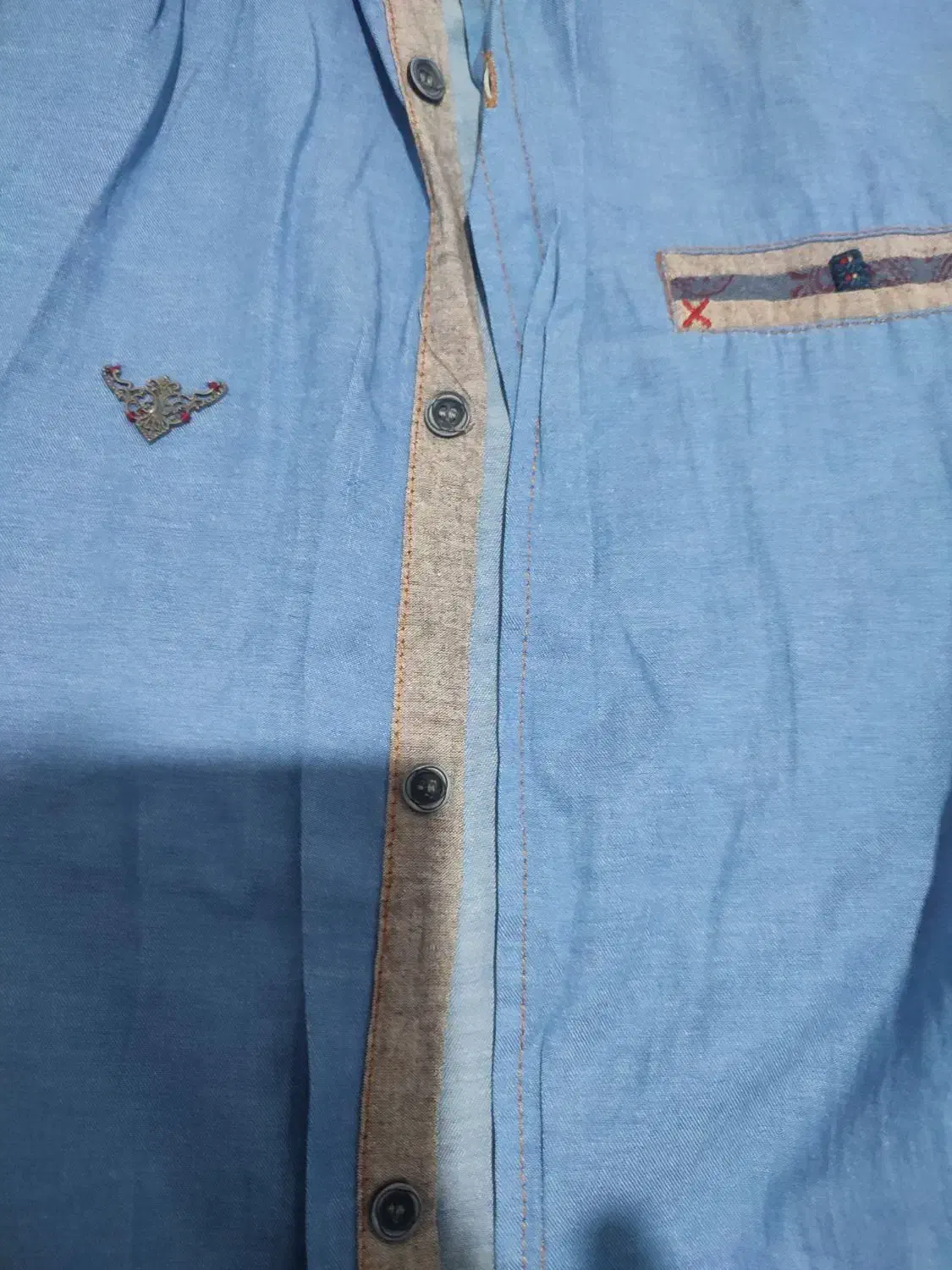 پیراهن لی|لباس|قم, سید معصوم|دیوار