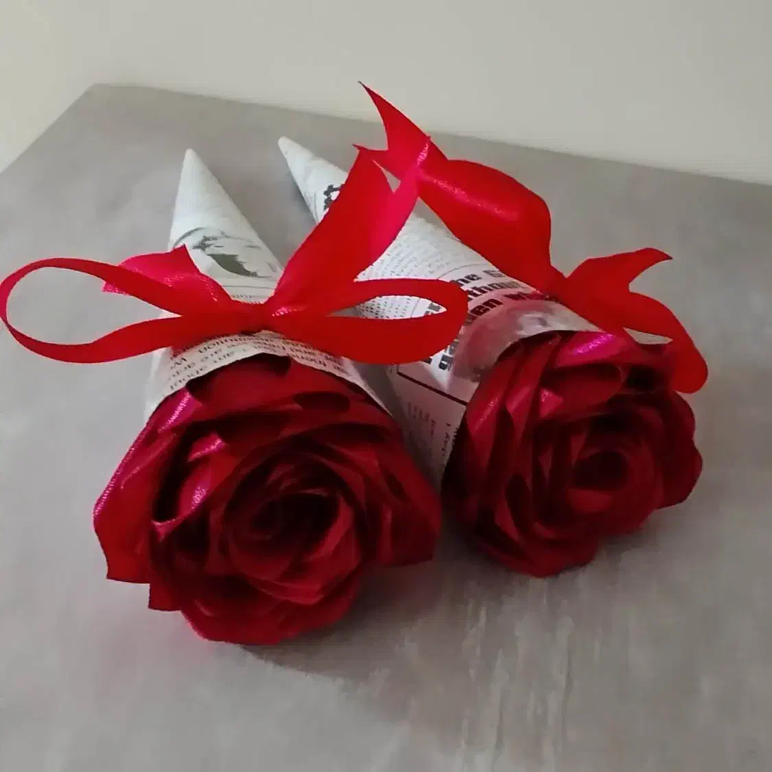 گل روبانی به مناسبت روز مادر و پدر|گل مصنوعی|قم, ولیعصر|دیوار