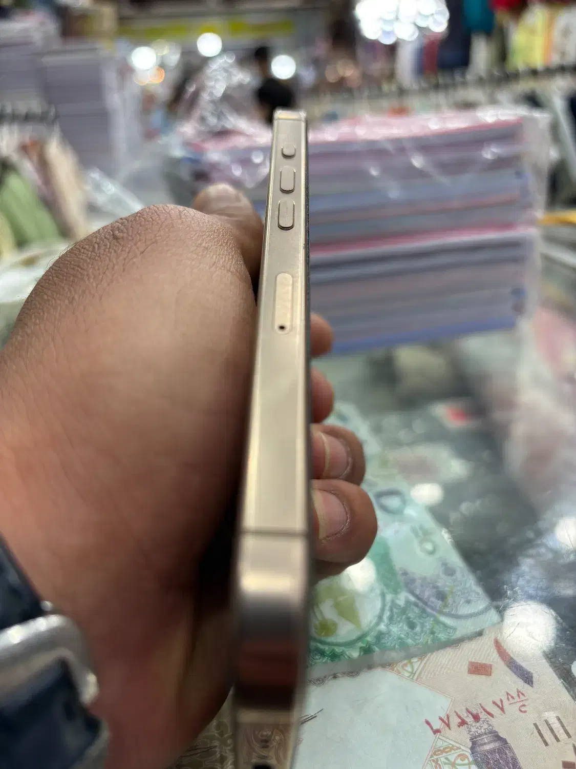 iphone 16 pro|موبایل|شیراز, شاهچراغ|دیوار