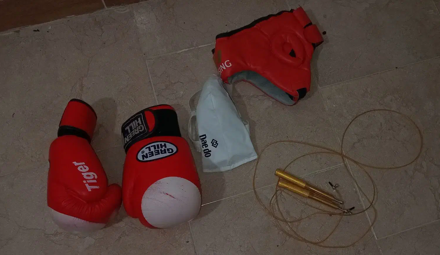 دستکش بوکس  همراه کاپ و کلاه و طناب حرفه ای|تجهیزات ورزشی|علی‌آباد کتول, |دیوار