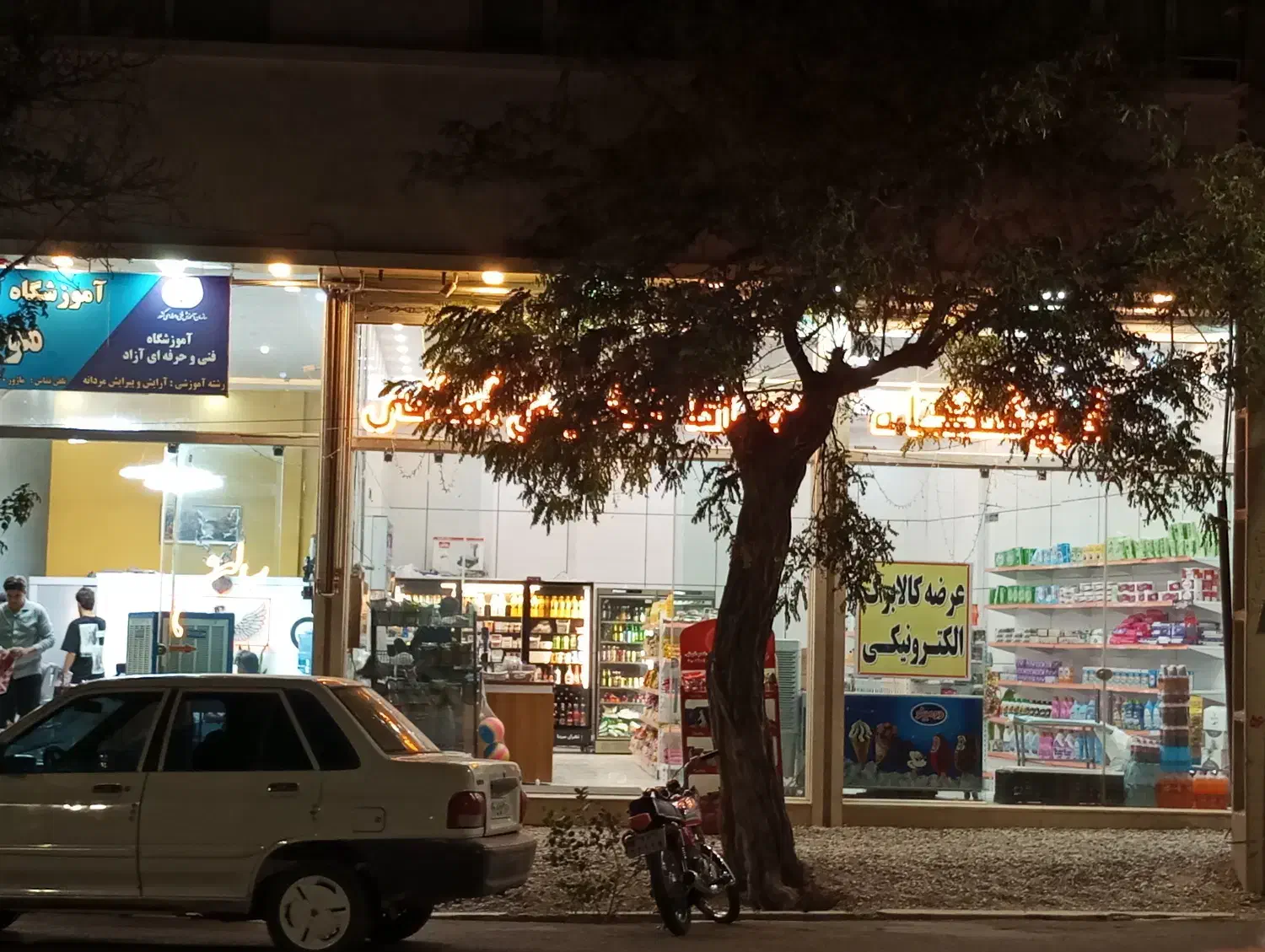 مغازه ۹۰متری حاشیه خیابان اصلی قائم با حاشیه زیاد|اجارهٔ مغازه و غرفه|تربت‌حیدریه, قائم|دیوار