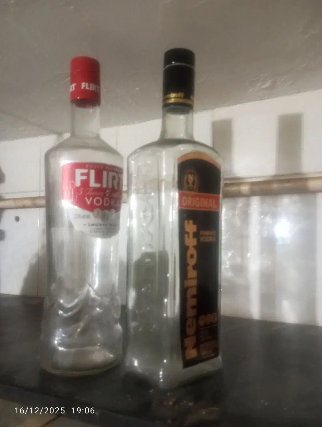 شیشه خالی مصارف خانگی|ظروف نگهدارنده، پلاستیکی، یک‌بارمصرف|زاهدان, |دیوار