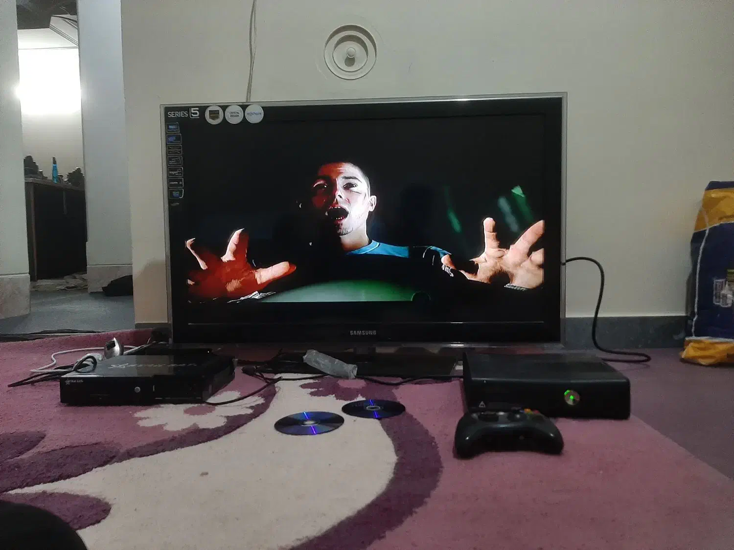 xbox 360 سالم در حد با چهارتا دسته سالم و اصلی|کنسول، بازی ویدئویی و آنلاین|شیراز, فاضل|دیوار