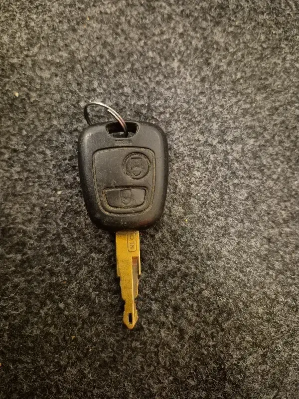 گمشده|اشیا|پلدختر, |دیوار