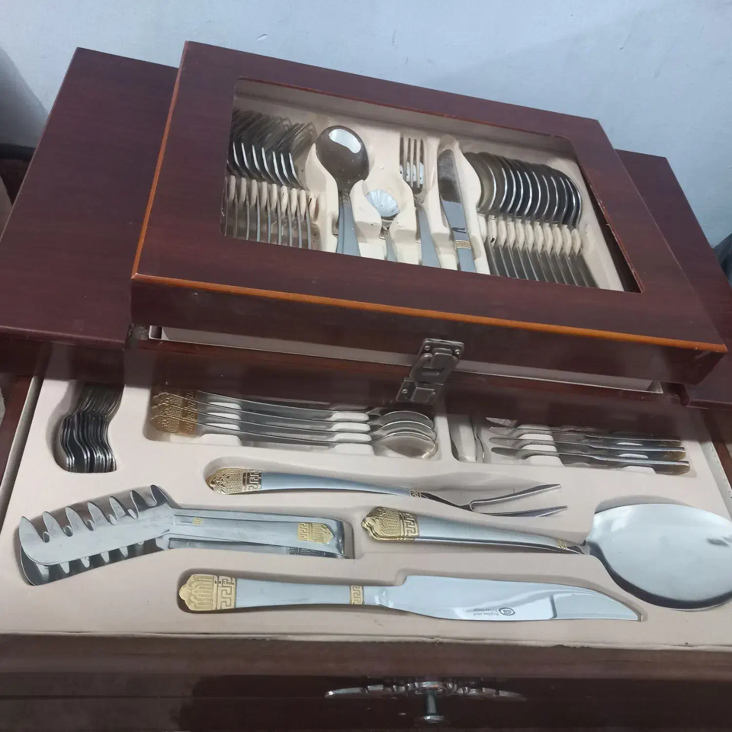 سرویس قاشق چنگال چوبی همراه با میز|ظروف سرو و پذیرایی|گلبهار, شهر جدید گلبهار|دیوار