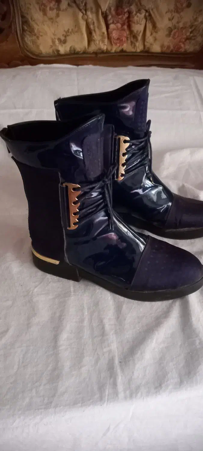 چکمه نیم بوت  سورمه ای وکفش کتونی خارجی ورنی|کیف، کفش، کمربند|اصفهان, خانه اصفهان|دیوار