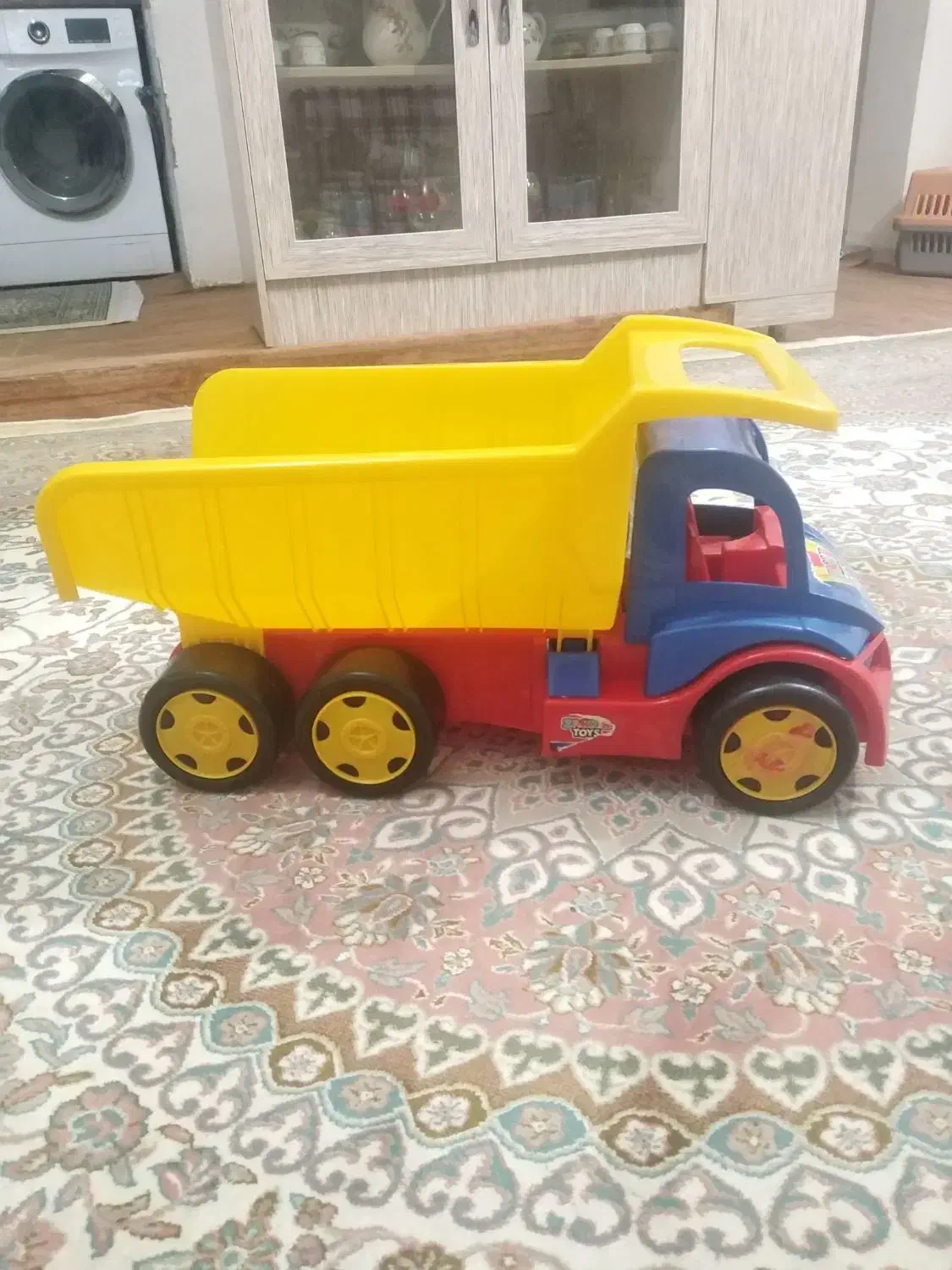 کامیون اسباب بازی و اسب بادی|اسباب‌بازی بچه|صدرا-فارس, فاز ۱|دیوار