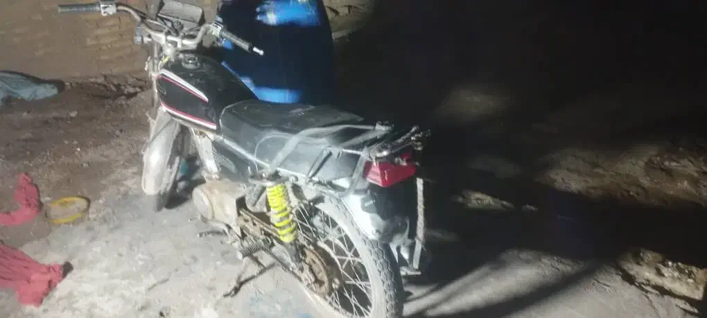 موتور پارکینگی تمیز بدون خرج. پول. لازمم 17|موتورسیکلت|امیدیه, |دیوار