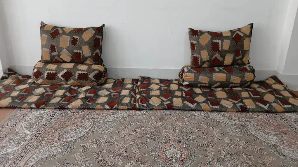 رو بالشتی|رختخواب، بالش، پتو|لردگان, |دیوار