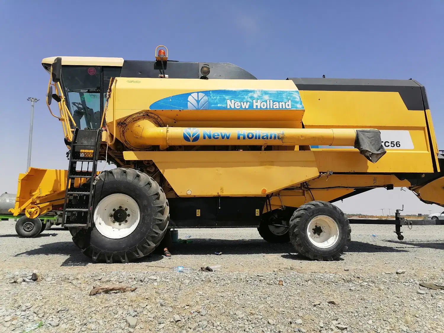 2006 کاه کوب فوق العاده استثنایی|خودرو سنگین|مرودشت, نقش رستم|دیوار