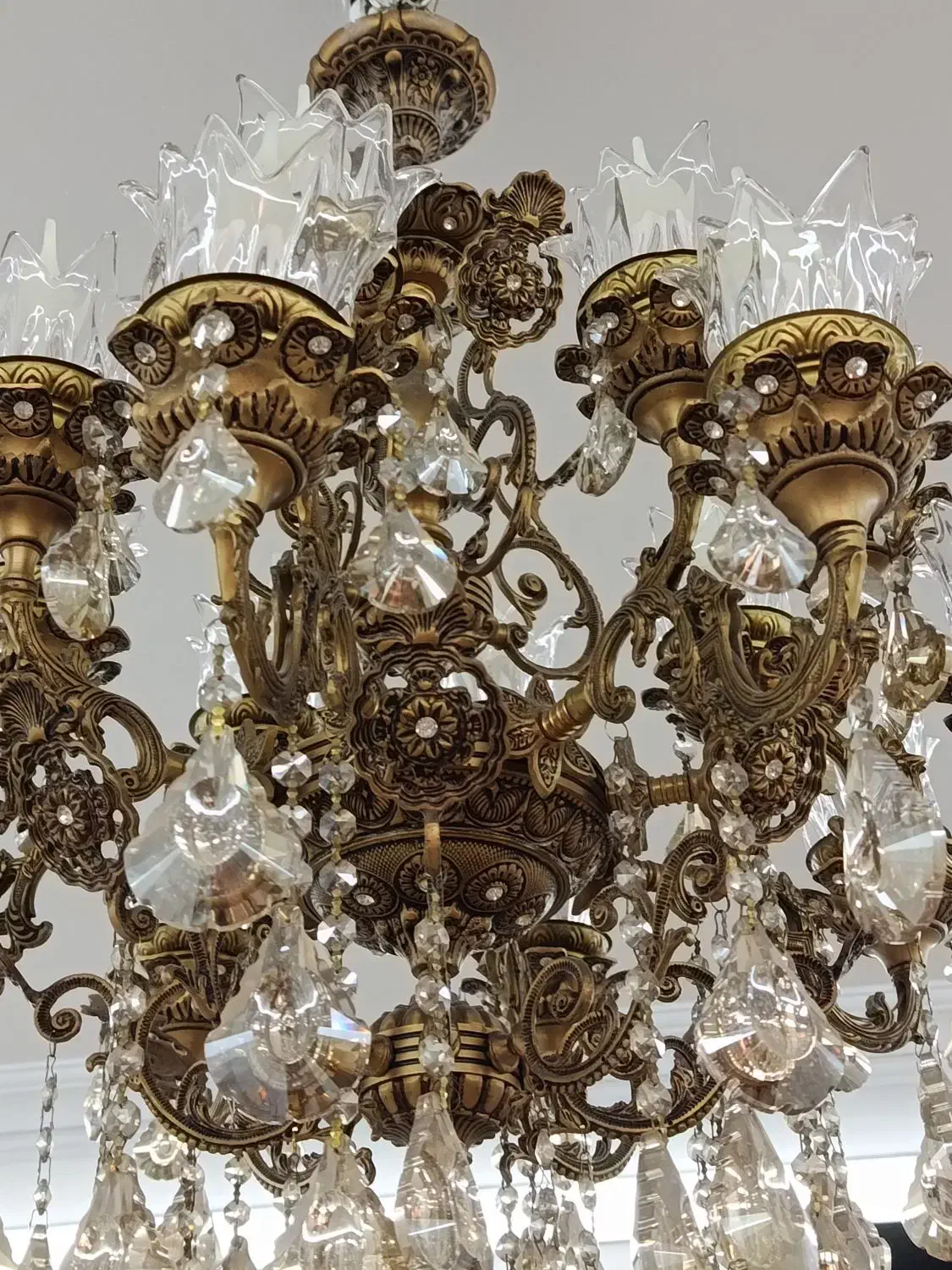 لوستر برنج ۱۶ شعله لاله نگین دار|لوستر و چراغ آویز|تهران, زهتابی|دیوار