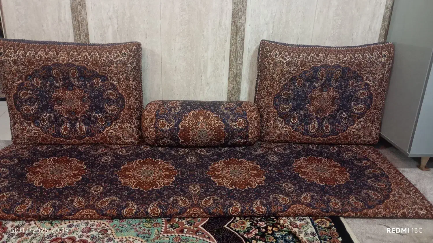 پشتی شاهنشین سنتی|پشتی|ملک‌آباد, |دیوار