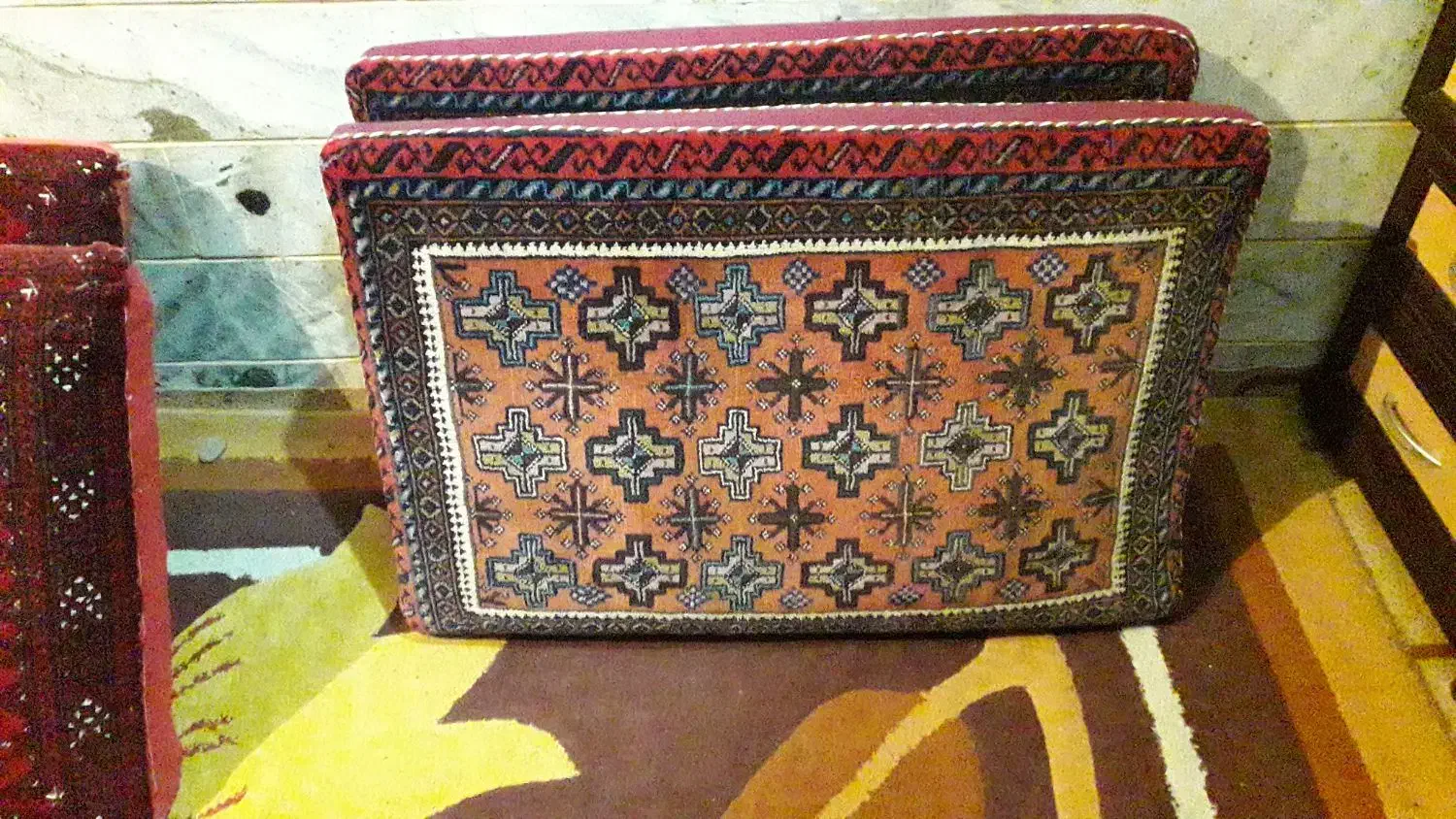 پشتی|پشتی|بیرجند, |دیوار