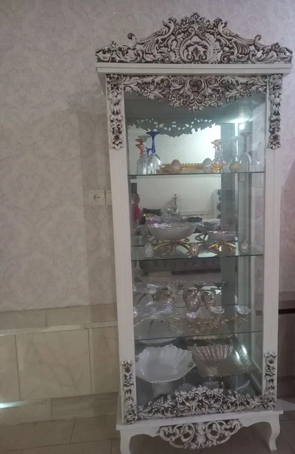 بوفه ویترین تاج دار|بوفه، ویترین، کنسول|رشت, لاکان|دیوار