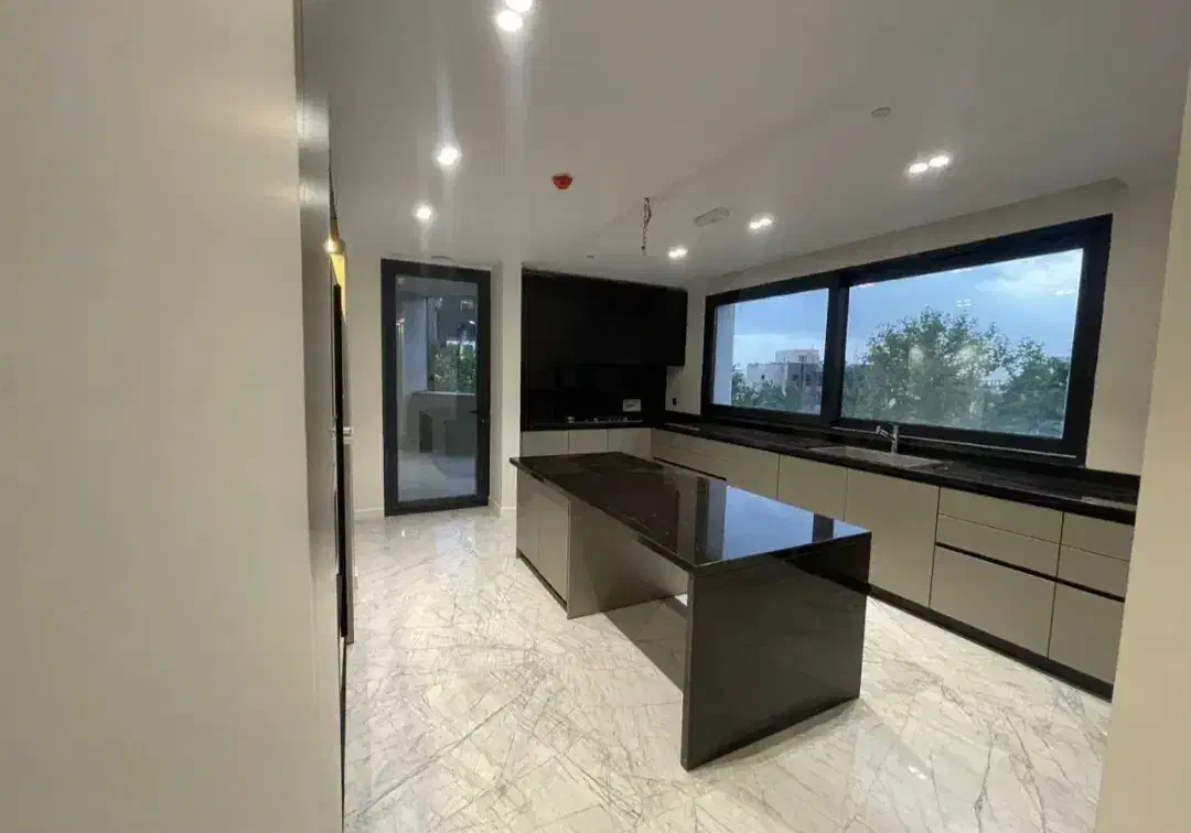 ۲۰۰مترسه خواب مستر/برج باغ گلزار/نوسازکلید نخورده