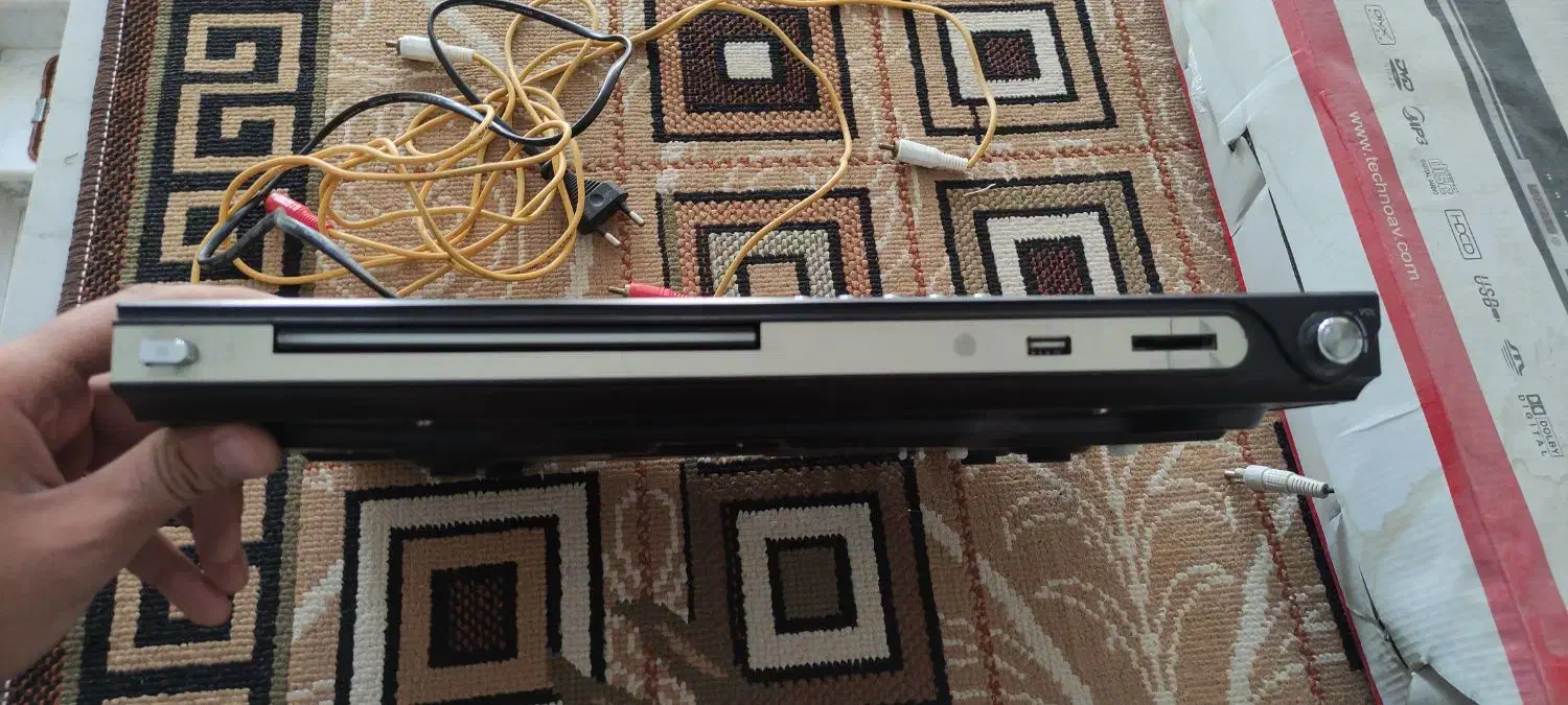 دستگاه سی دی سالم بدون خط و خش|پخش‌کننده DVD و ویدیو|اراک, |دیوار