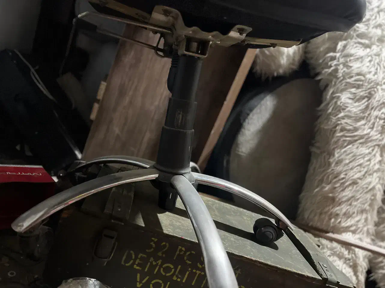 صندلی چرخ دار|صندلی و نیمکت|کرج, باغستان|دیوار