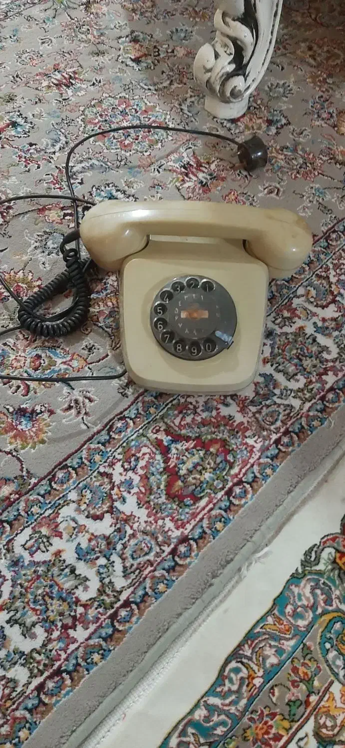تلفن قدیمی|کلکسیون اشیاء عتیقه|نسیم‌شهر, |دیوار