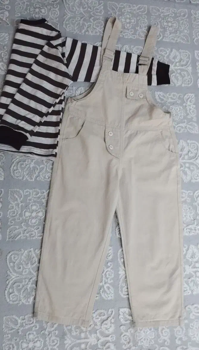 کابشن و لباس|لباس|شیراز, زند|دیوار