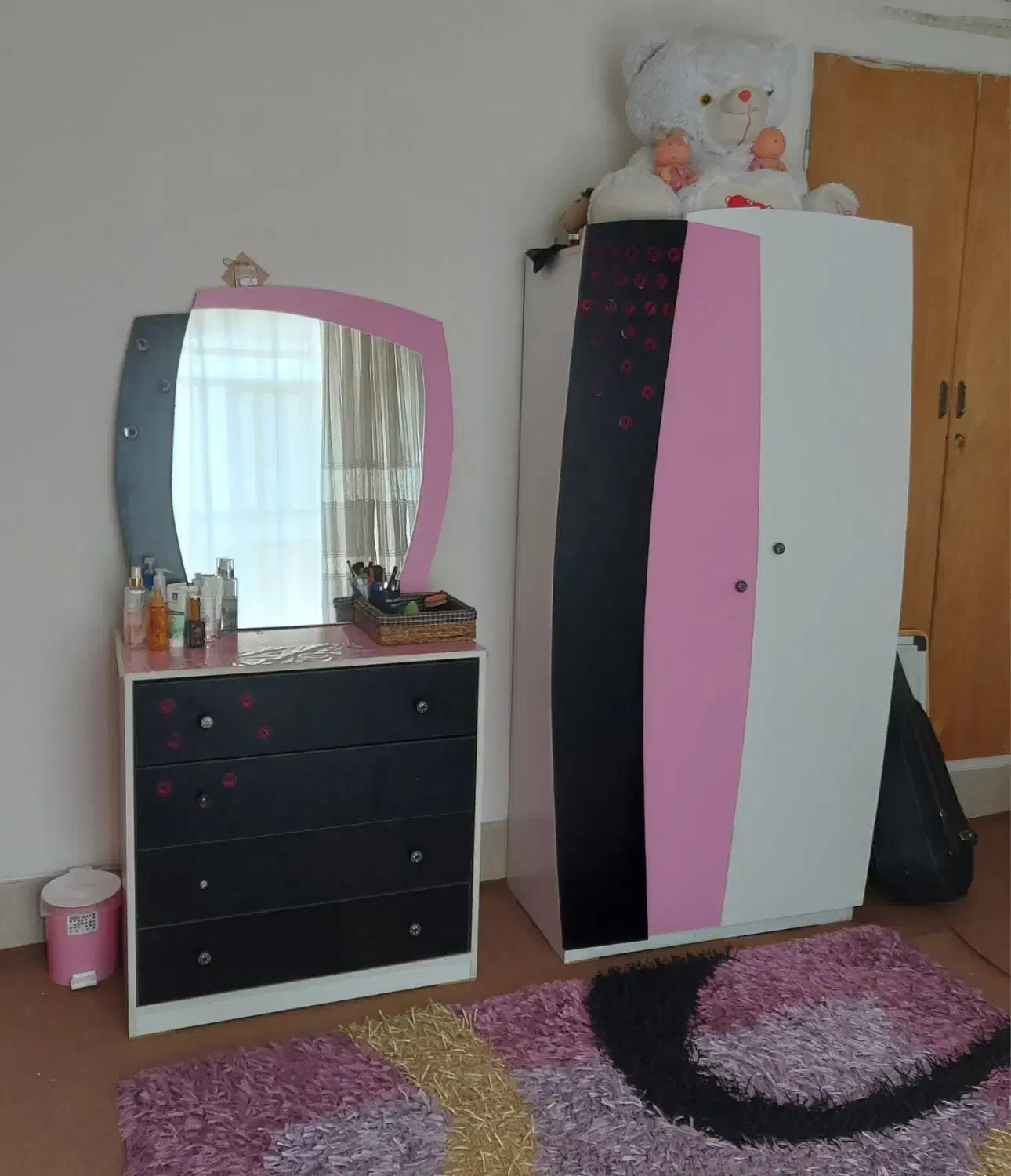 سرویس خواب دخترانه***تخت و کمد میز تحریر|تخت و سرویس خواب|شیراز, وحدت|دیوار