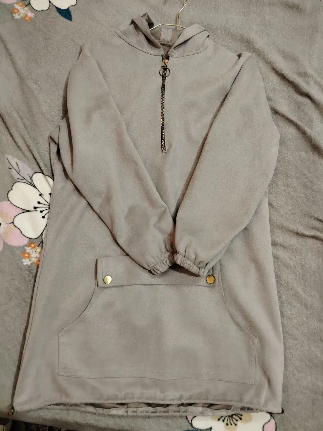 پافر و هودی|لباس|نیشابور, هفده شهریور|دیوار