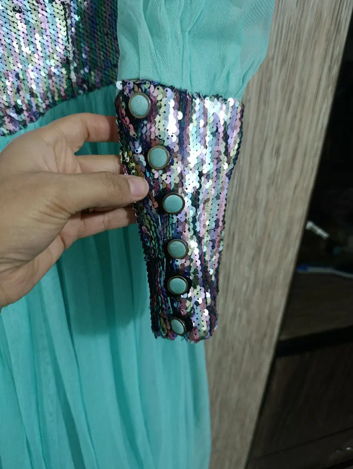 لباس مجلسی|لباس|اصفهان, کنگاز|دیوار