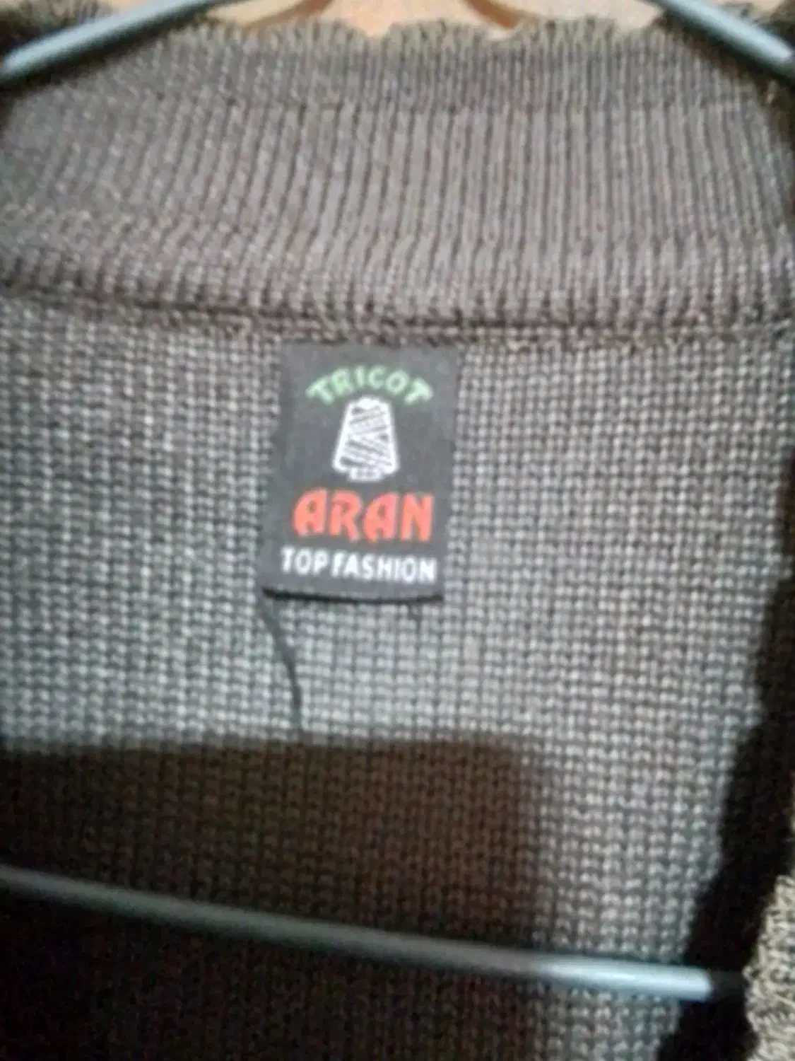 در حد نو پوشیده نشده|لباس|شیراز, امام حسین|دیوار