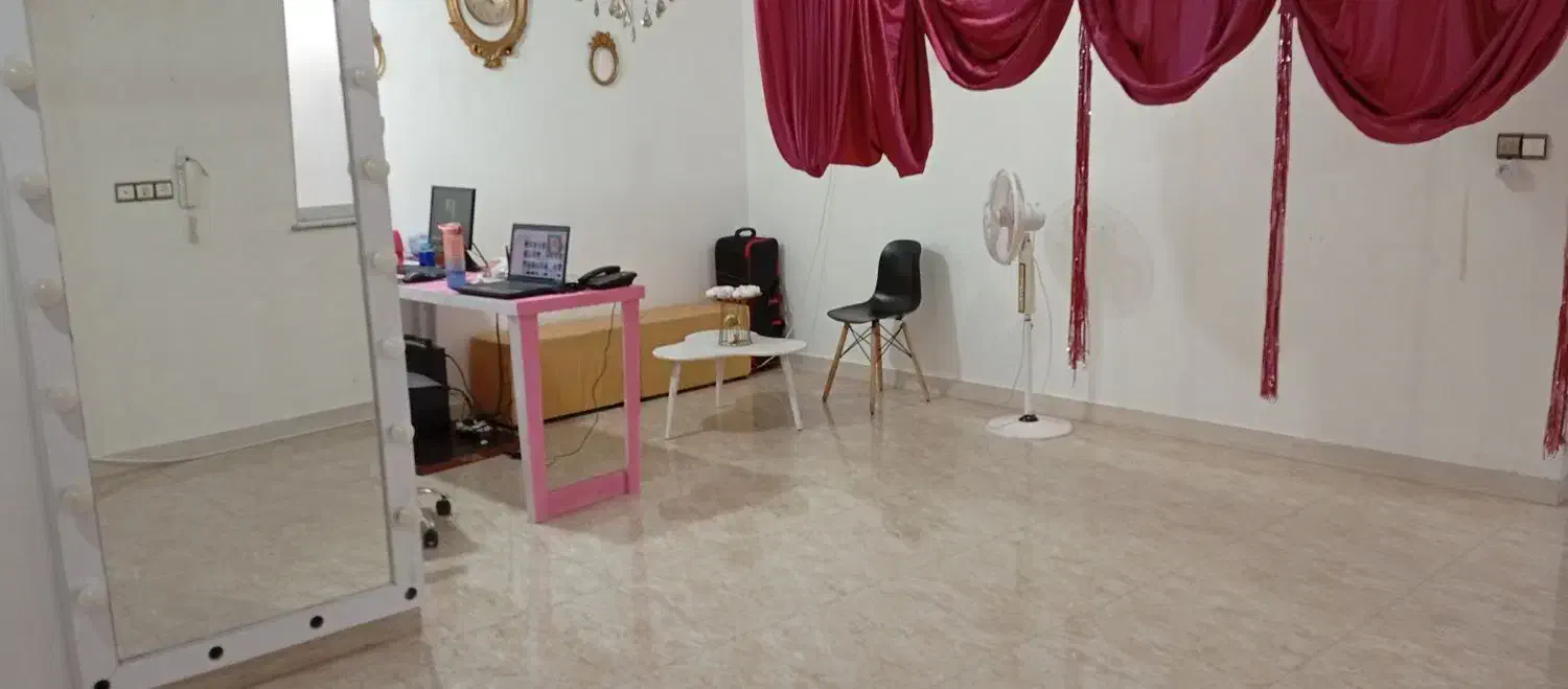 سالن آرایشگاه یا دفترکار بر اصلی جماران|اجارهٔ دفتر کار، اتاق اداری، مطب|رشت, جماران|دیوار