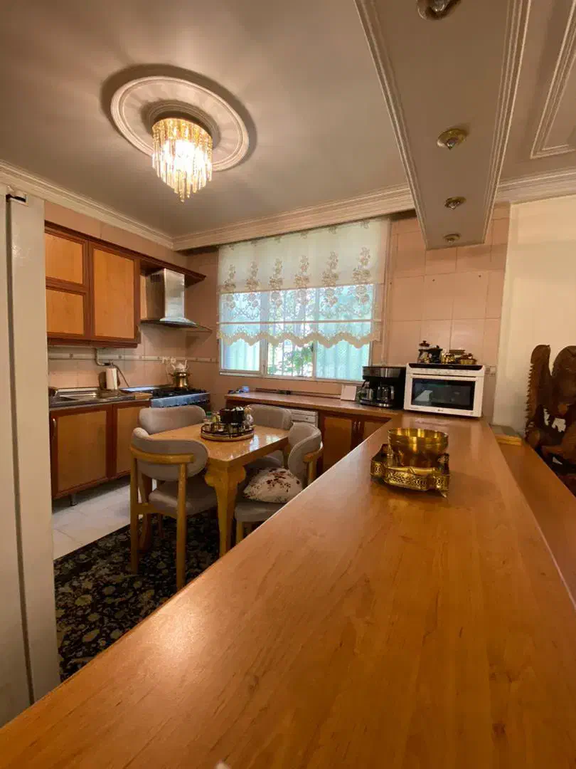 ۱۲۰ متر. مرزداران. بالای همکف. ویلایی