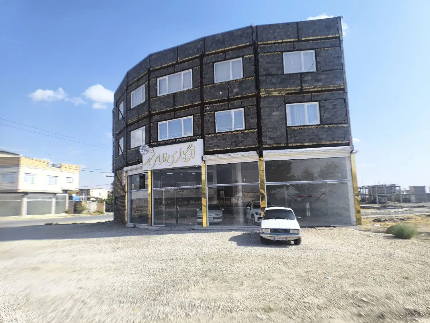 ملک تجاری و مسکونی واقع در قروه درجزین|فروش خانه و ویلا|درگزین, |دیوار